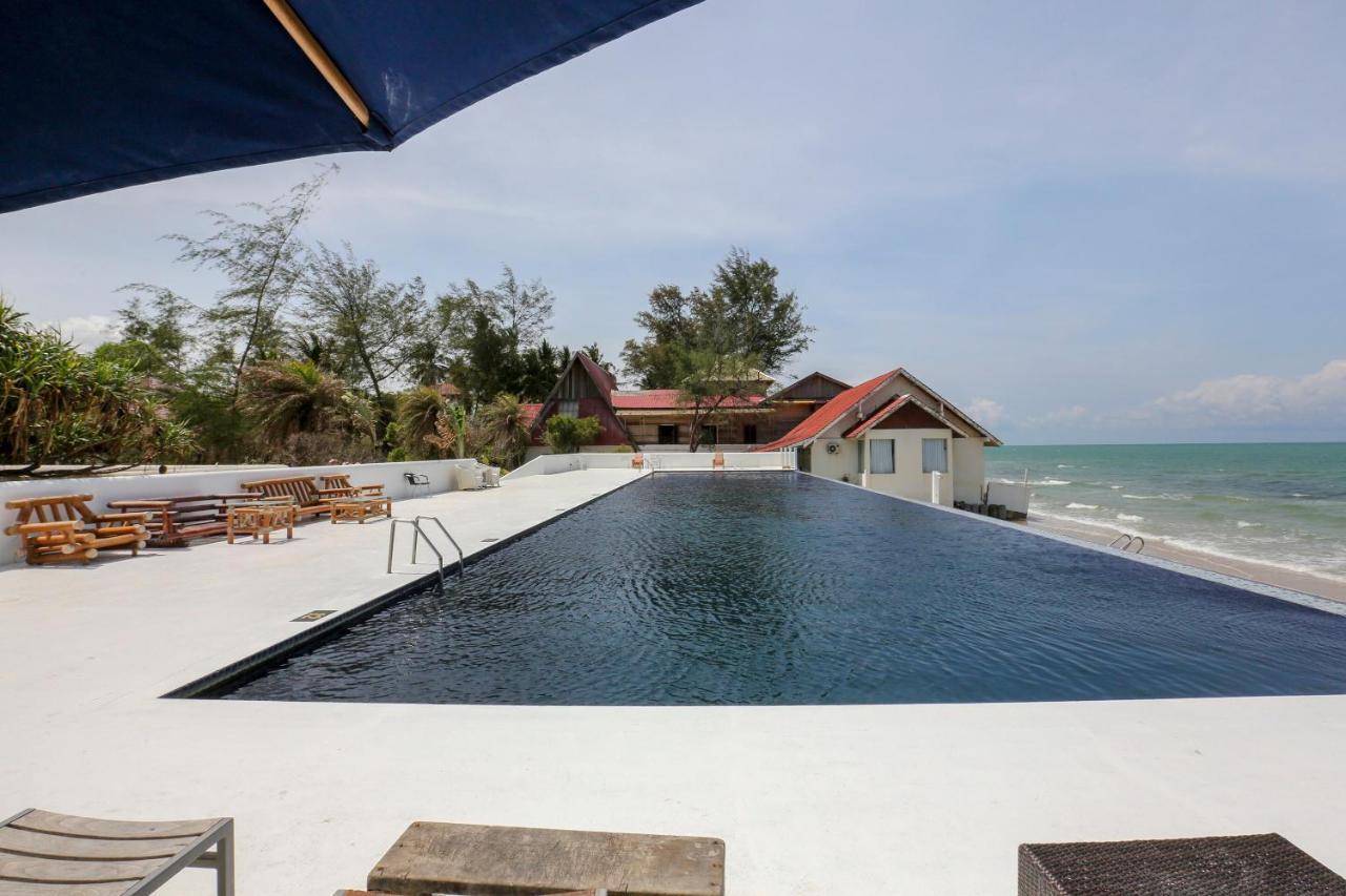Villa Danialla Beach Resort Kampong Ayer Terjun Pinang Eksteriør bilde