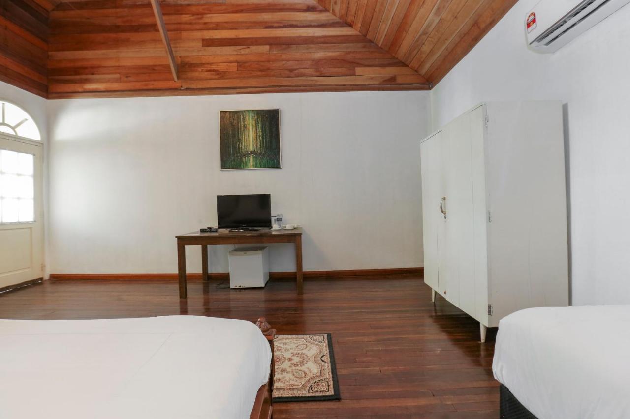 Villa Danialla Beach Resort Kampong Ayer Terjun Pinang Eksteriør bilde