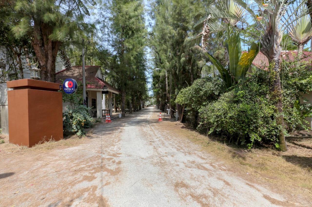 Villa Danialla Beach Resort Kampong Ayer Terjun Pinang Eksteriør bilde