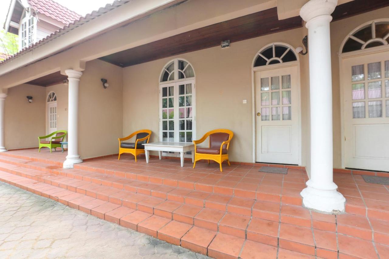 Villa Danialla Beach Resort Kampong Ayer Terjun Pinang Eksteriør bilde