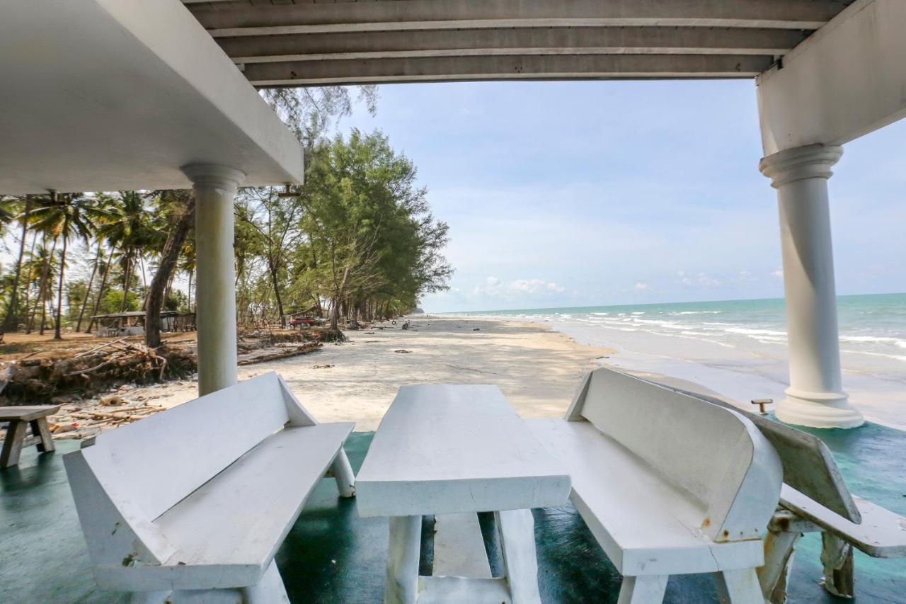 Villa Danialla Beach Resort Kampong Ayer Terjun Pinang Eksteriør bilde