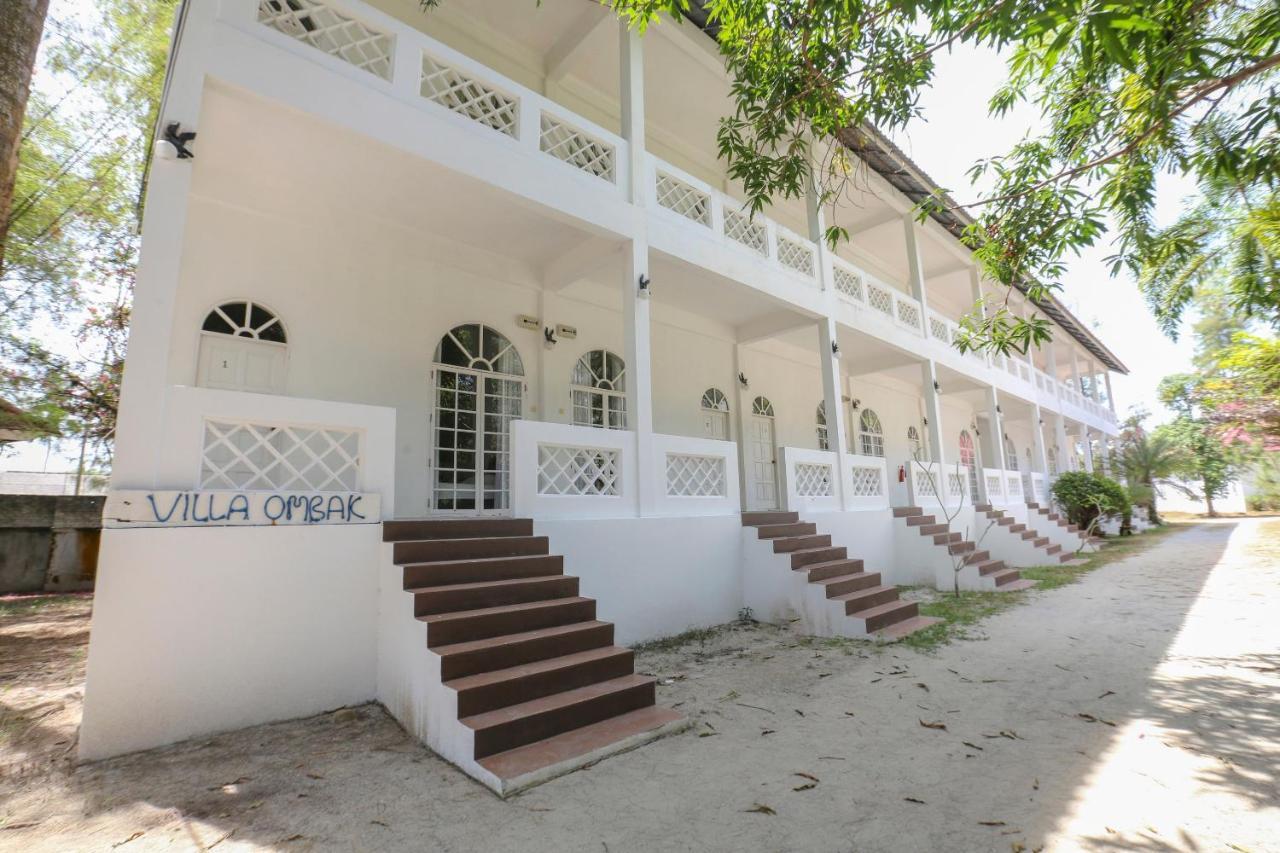 Villa Danialla Beach Resort Kampong Ayer Terjun Pinang Eksteriør bilde