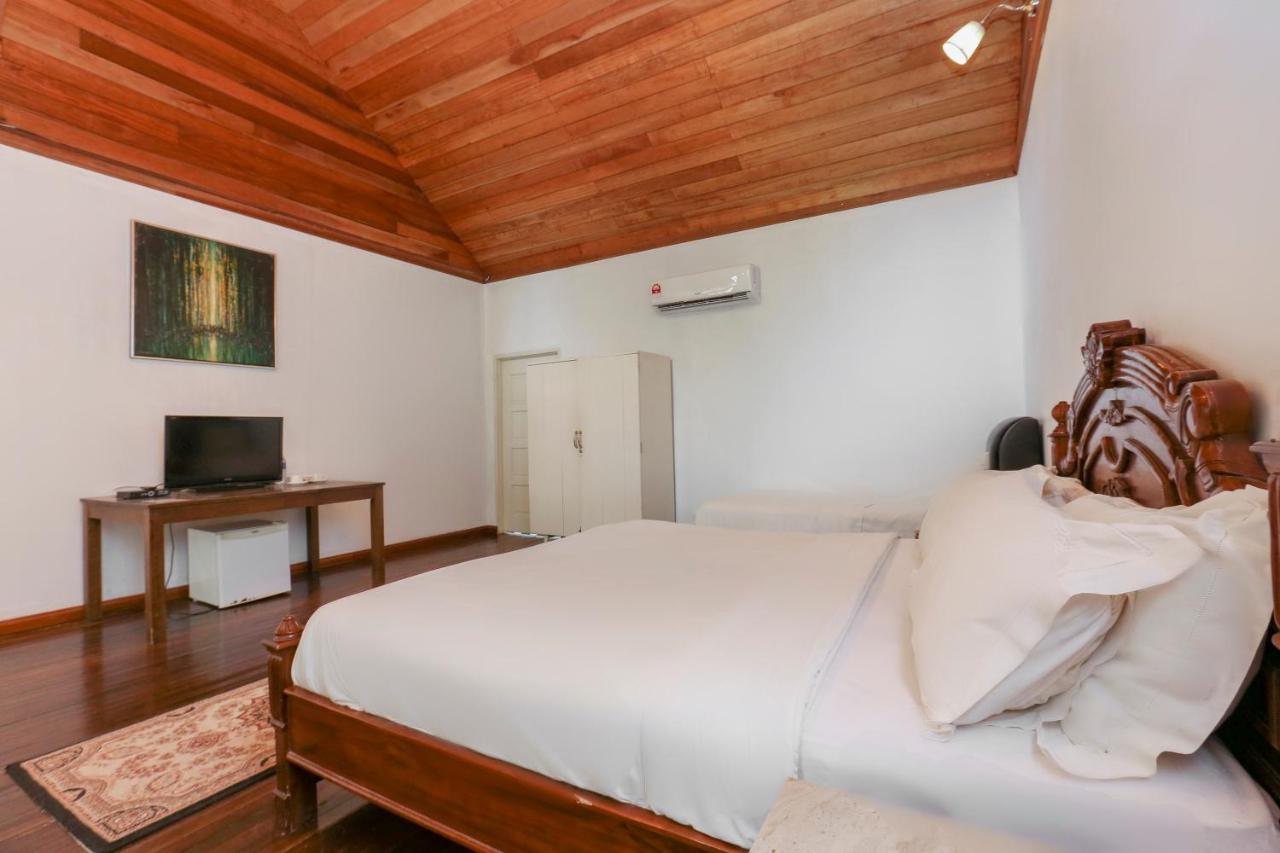 Villa Danialla Beach Resort Kampong Ayer Terjun Pinang Eksteriør bilde