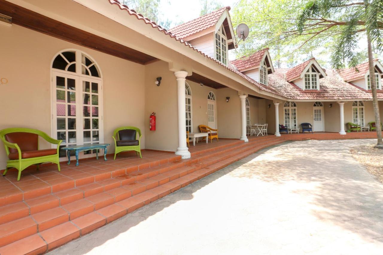 Villa Danialla Beach Resort Kampong Ayer Terjun Pinang Eksteriør bilde