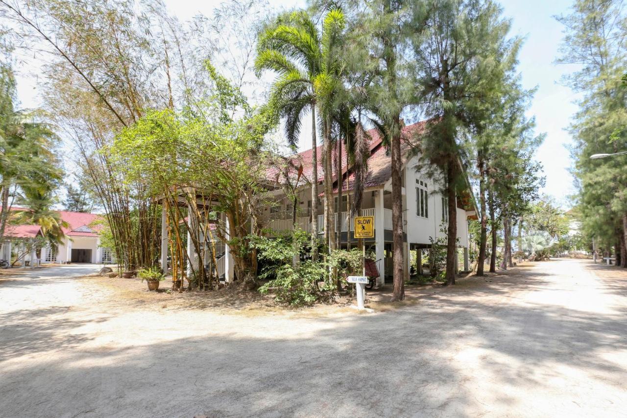 Villa Danialla Beach Resort Kampong Ayer Terjun Pinang Eksteriør bilde